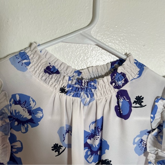 Loft Blouse White Blue Floral Smocked Neck Flutter Sleeve XSP - Picture 4 of 9